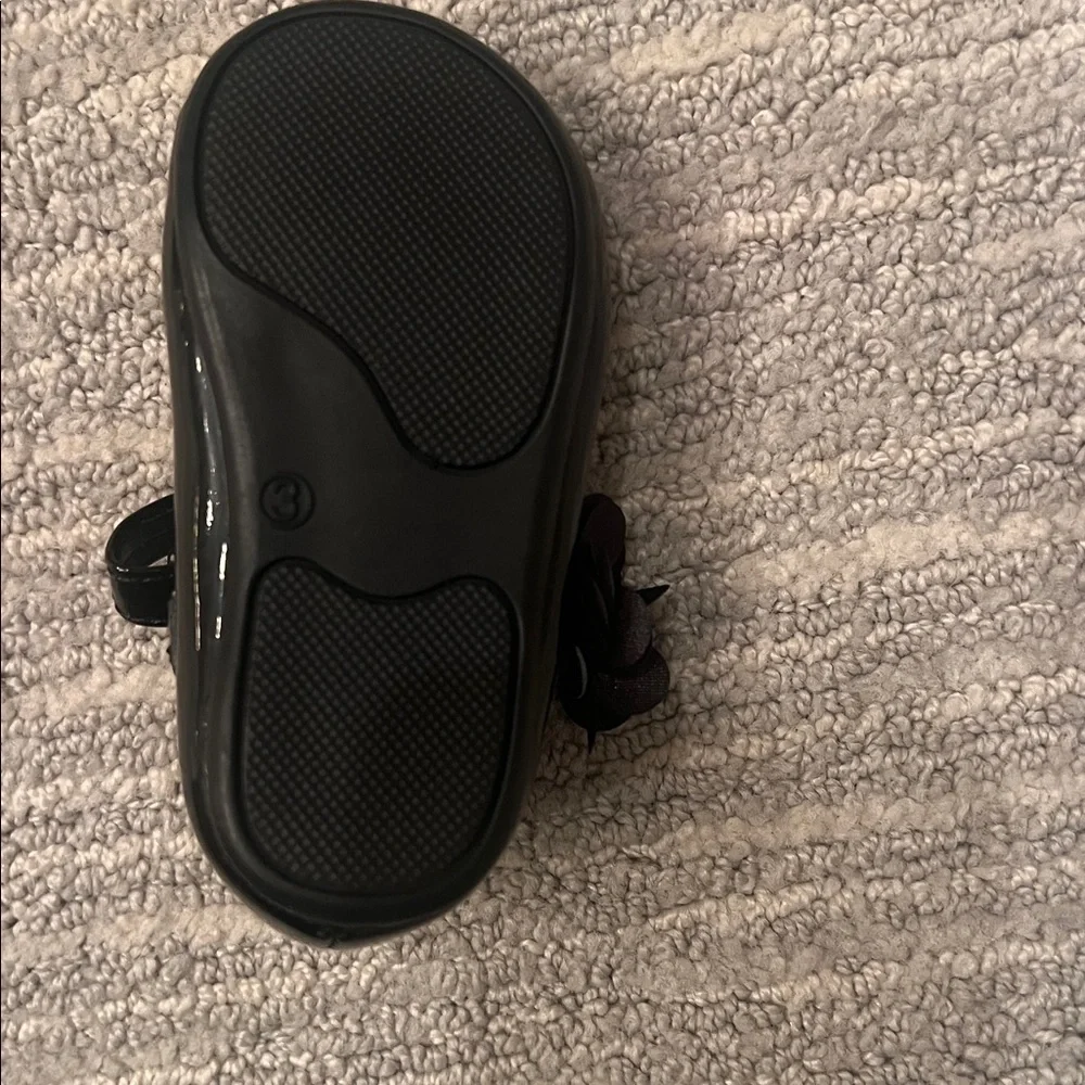 Baby girl black Patent Mary Jane shoes (size 3)